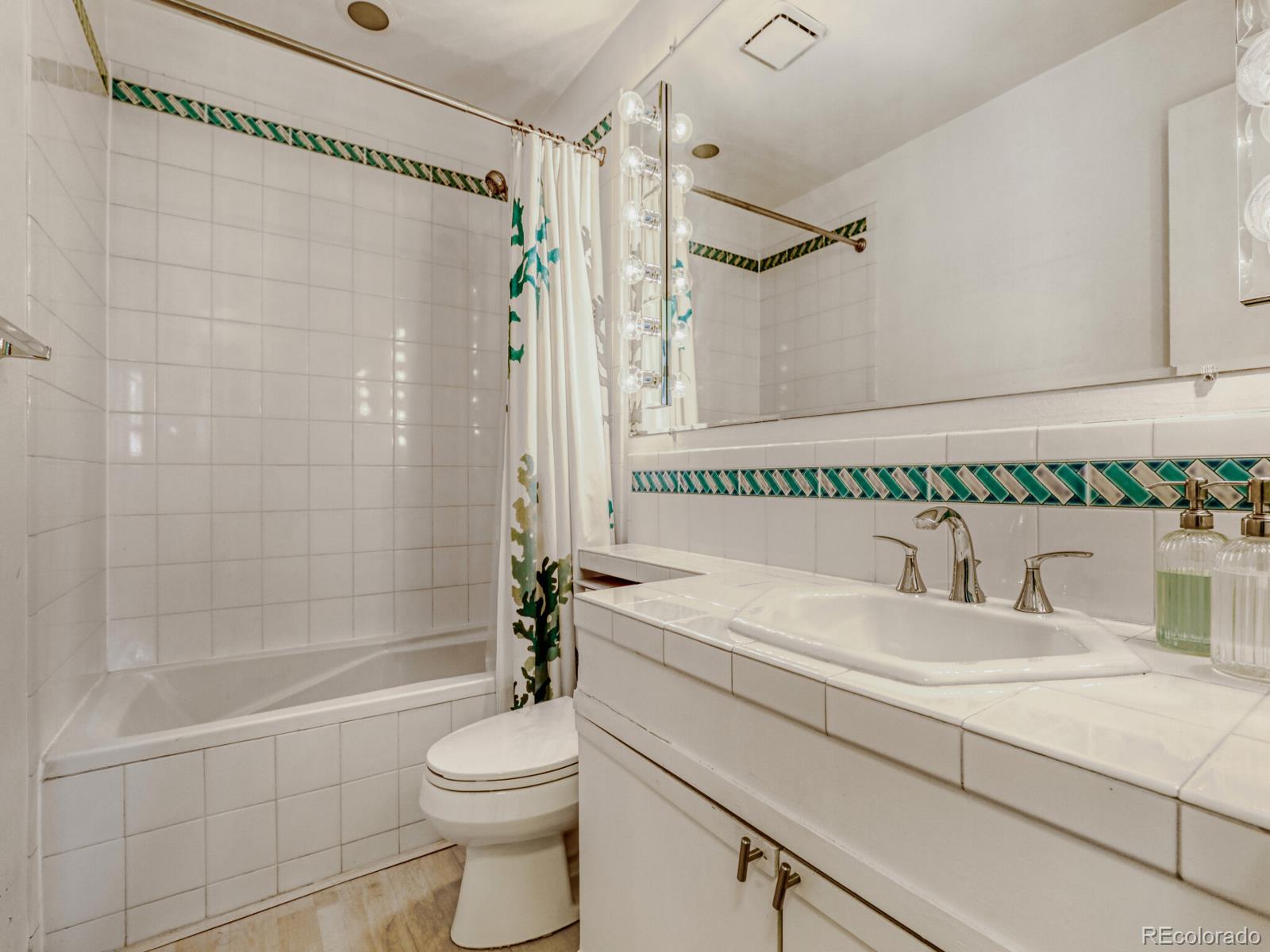 MLS Image #19 for 325 s monaco parkway,denver, Colorado