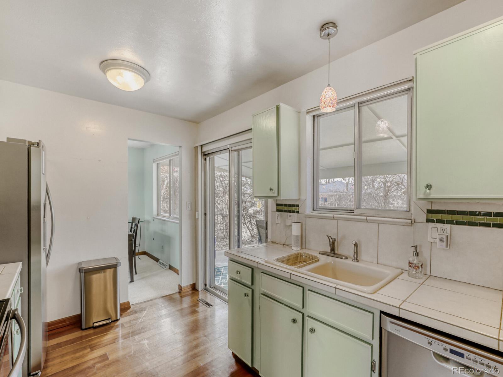 MLS Image #7 for 325 s monaco parkway,denver, Colorado