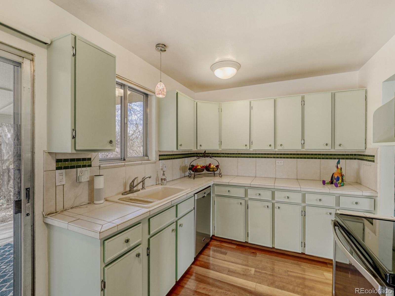 MLS Image #9 for 325 s monaco parkway,denver, Colorado