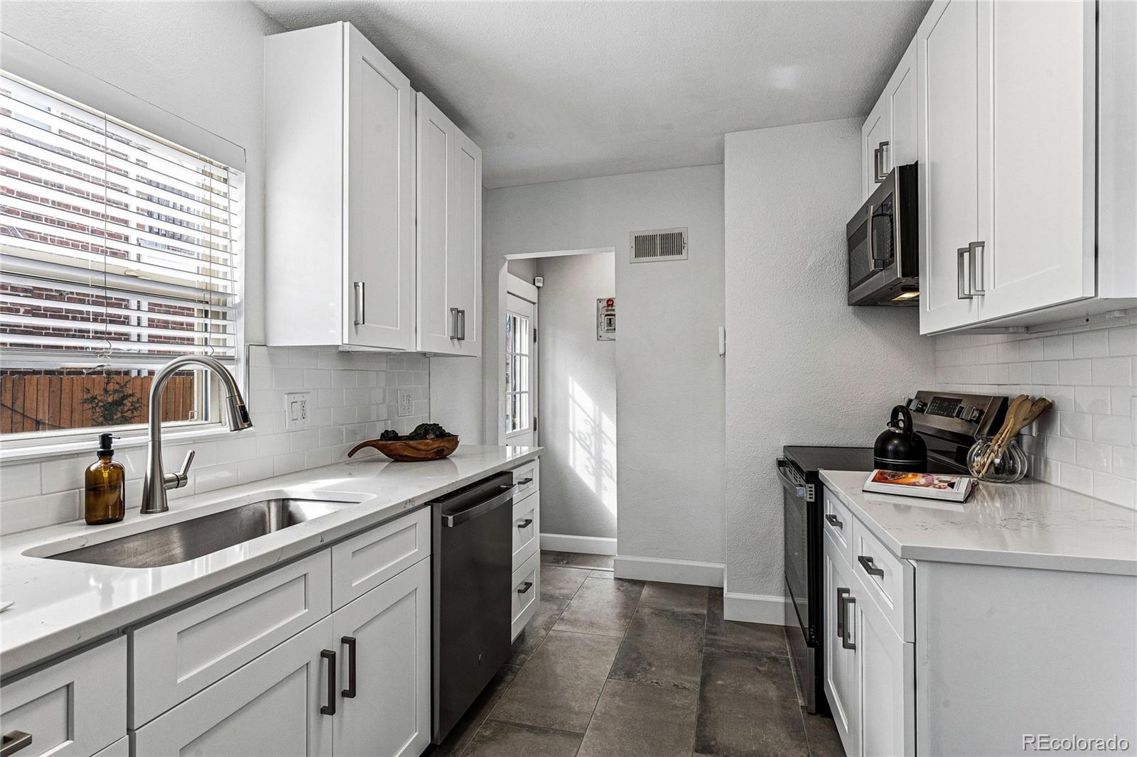 MLS Image #12 for 3065  bellaire street,denver, Colorado