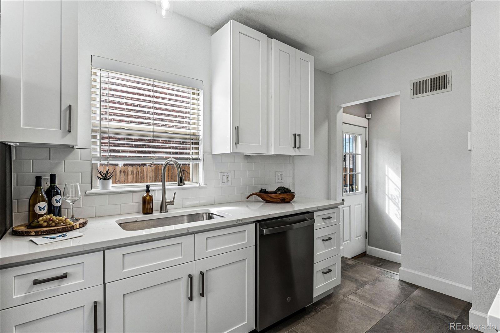 MLS Image #13 for 3065  bellaire street,denver, Colorado