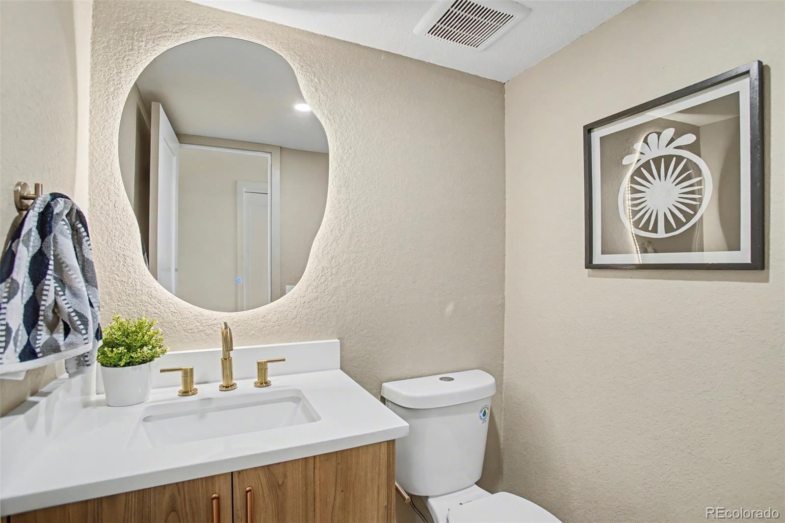 MLS Image #17 for 4055 s niagara way,denver, Colorado
