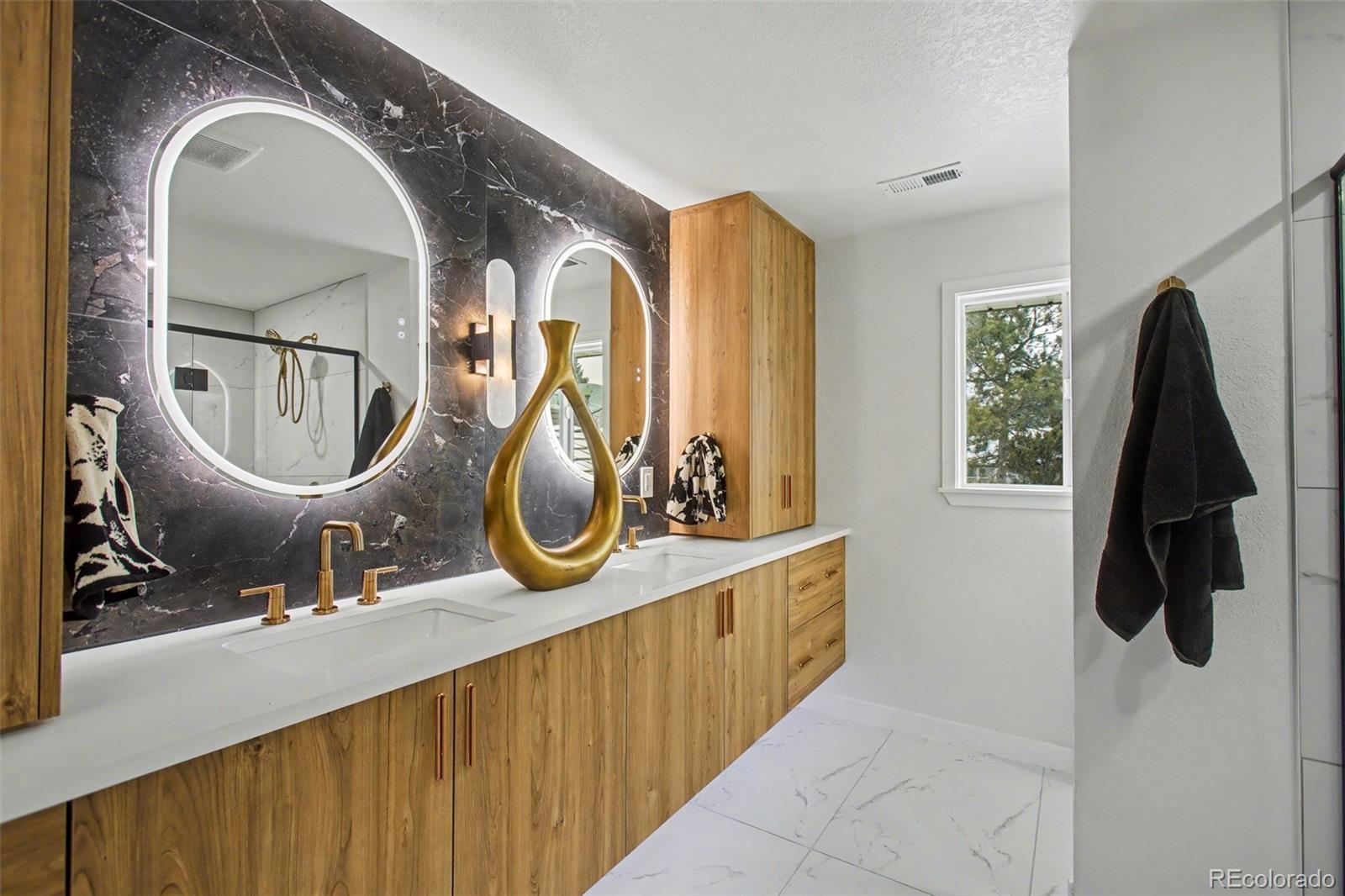 MLS Image #23 for 4055 s niagara way,denver, Colorado