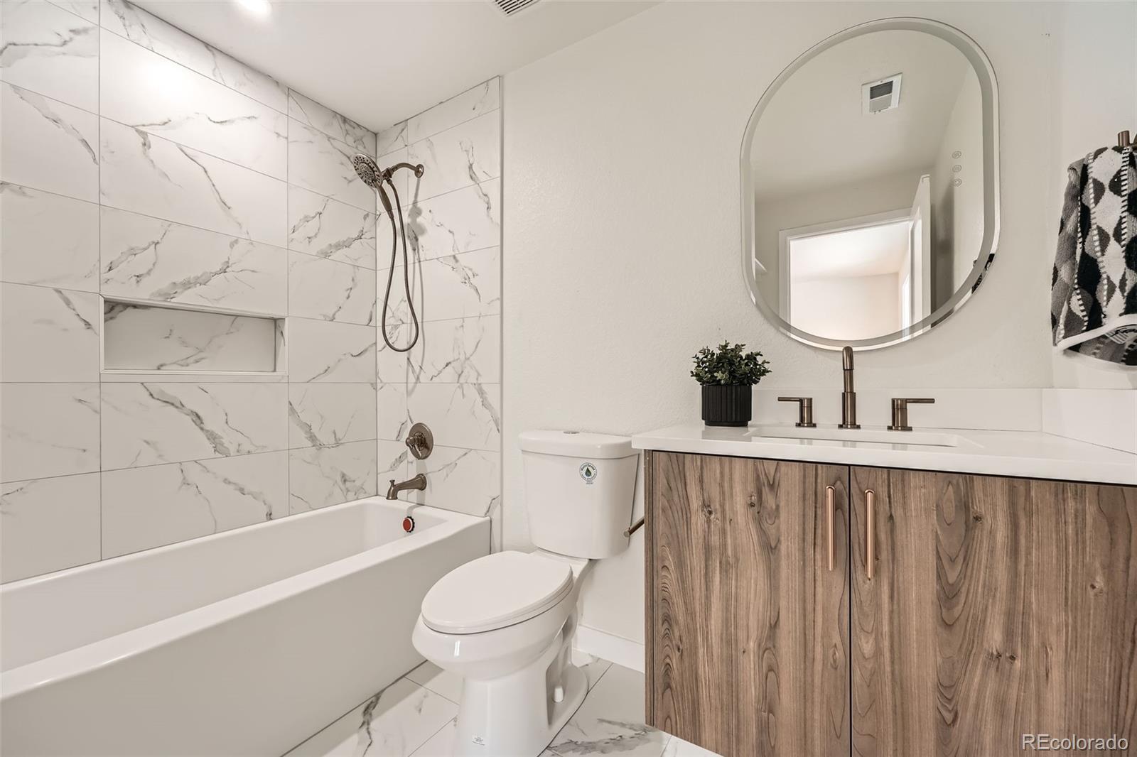 MLS Image #29 for 4055 s niagara way,denver, Colorado