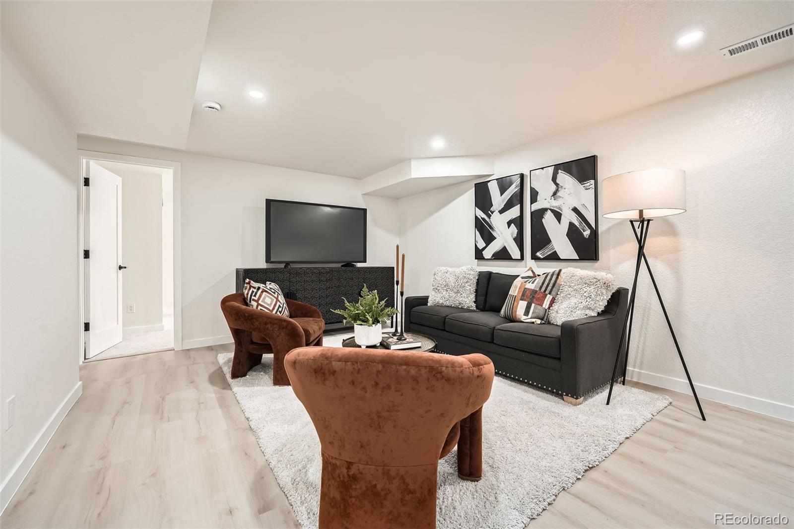 MLS Image #34 for 4055 s niagara way,denver, Colorado