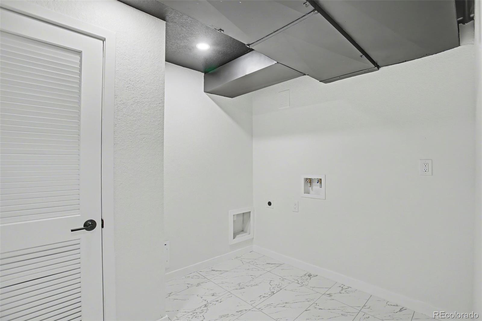 MLS Image #39 for 4055 s niagara way,denver, Colorado