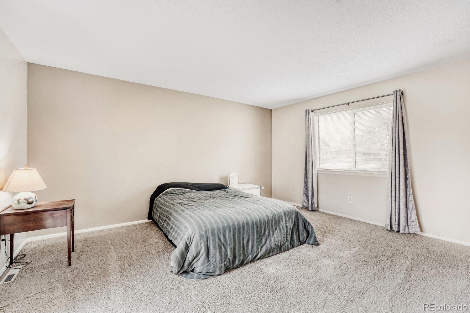 MLS Image #12 for 200 s dearborn circle,aurora, Colorado