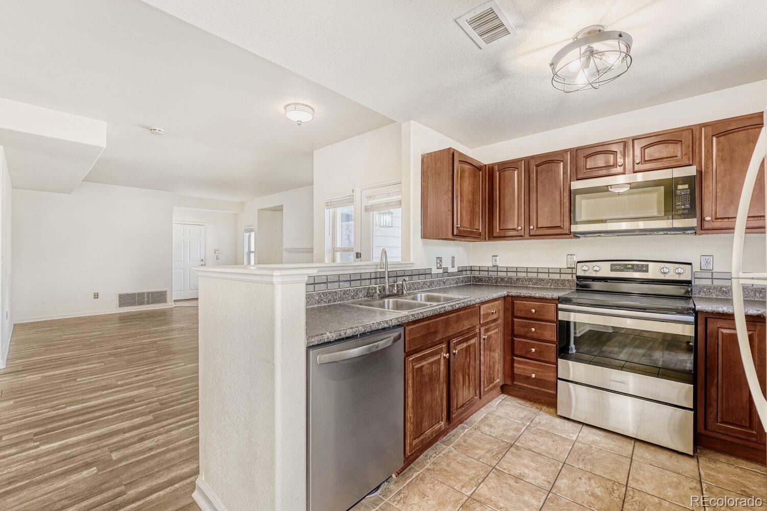 MLS Image #6 for 5800  tower road,denver, Colorado
