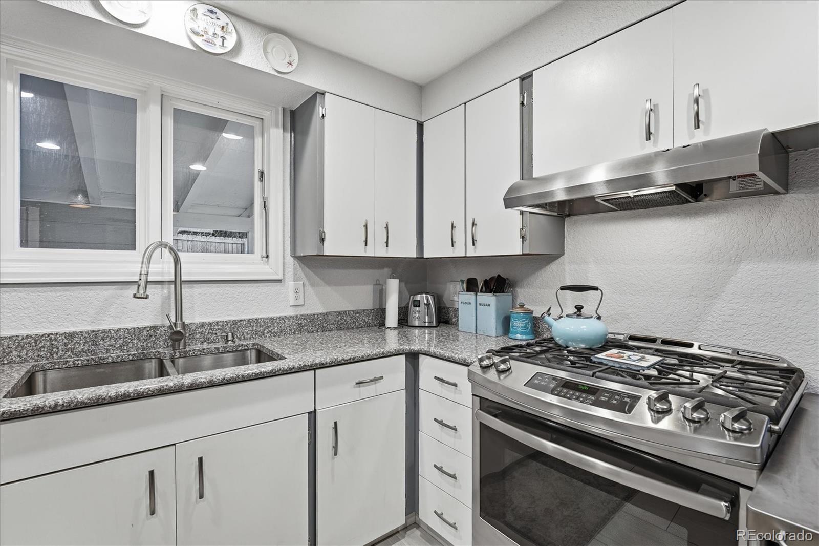 MLS Image #10 for 8202 w 59th avenue,arvada, Colorado