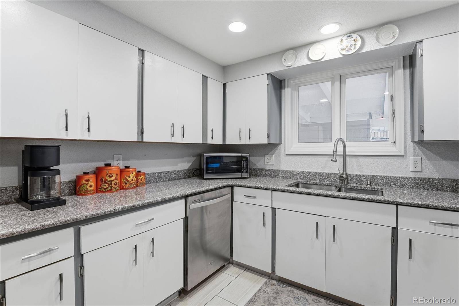 MLS Image #11 for 8202 w 59th avenue,arvada, Colorado
