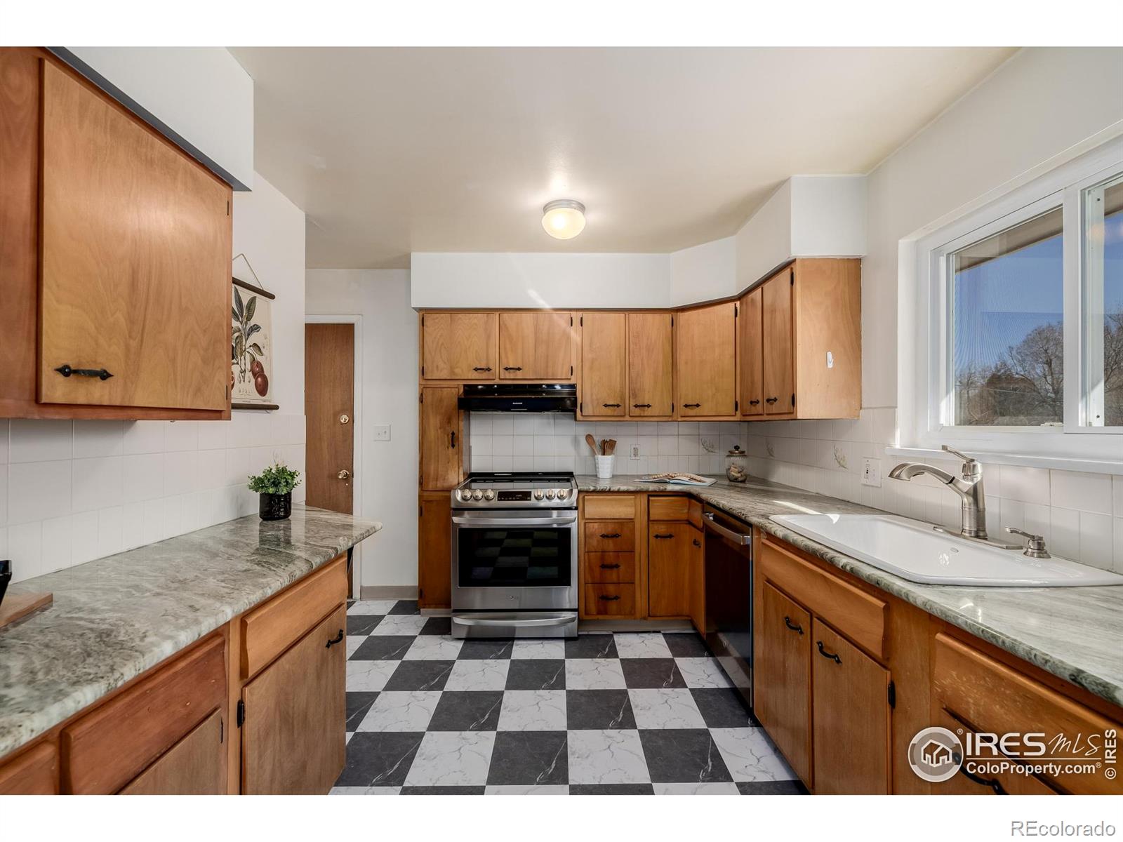 MLS Image #10 for 2204  stanford road,fort collins, Colorado