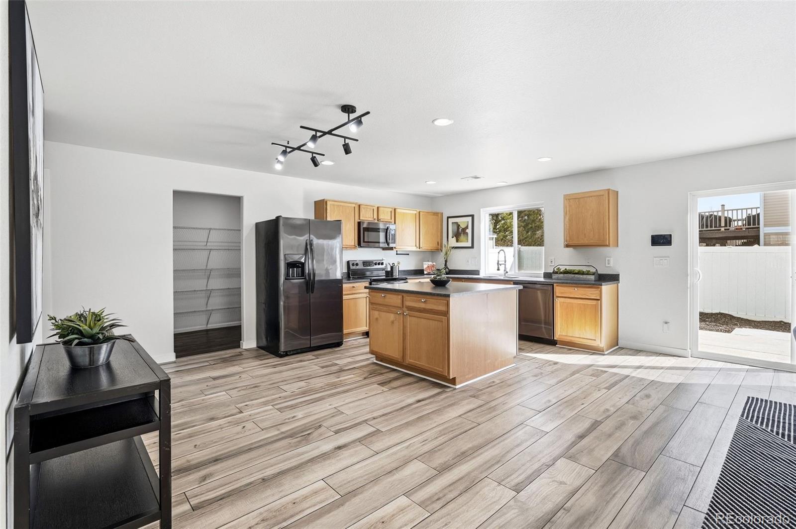 MLS Image #14 for 20242 e 55th place,denver, Colorado