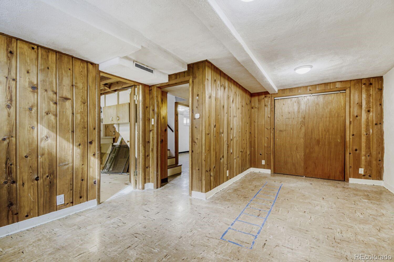 MLS Image #19 for 1827 s filbert court,denver, Colorado