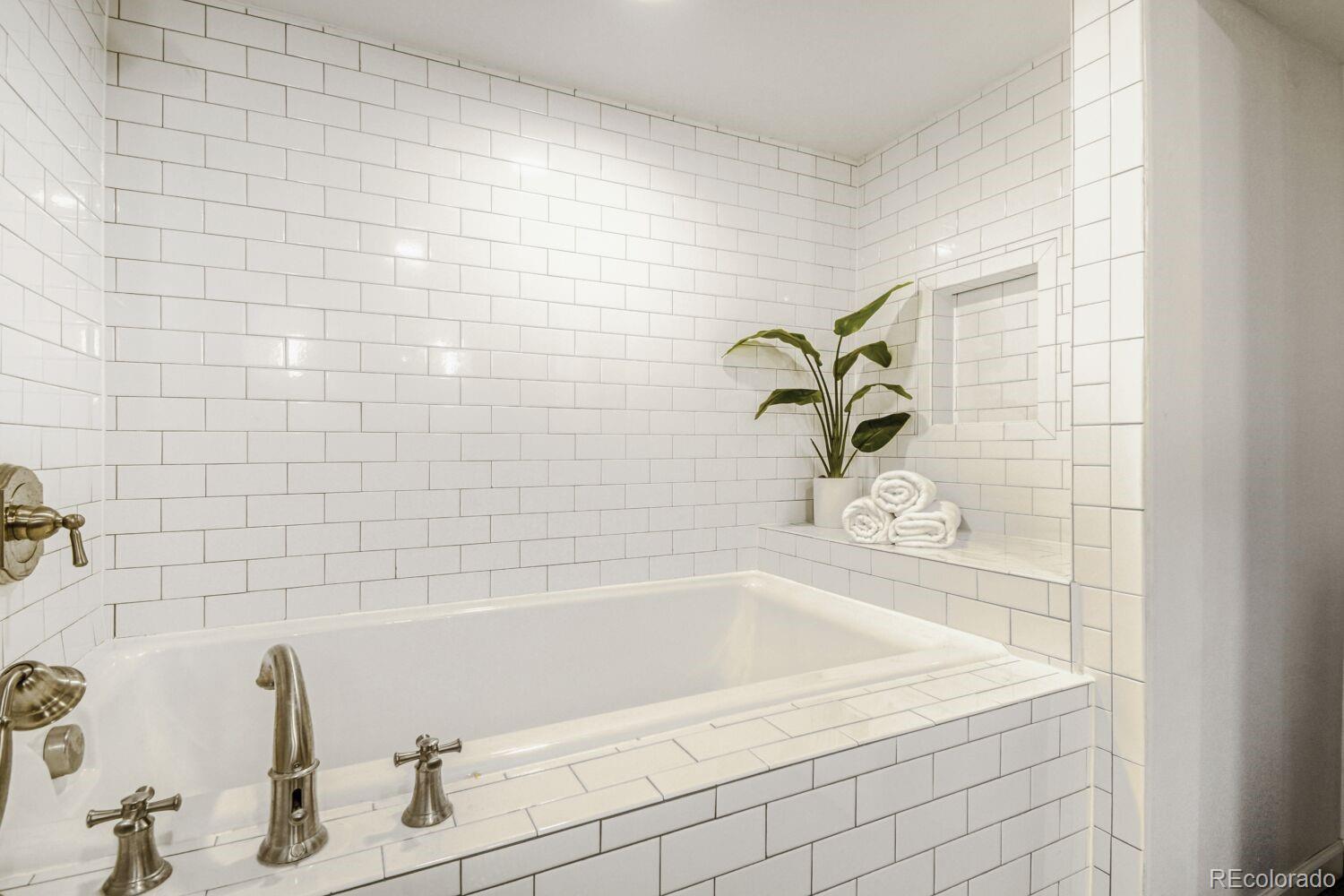 MLS Image #22 for 1827 s filbert court,denver, Colorado