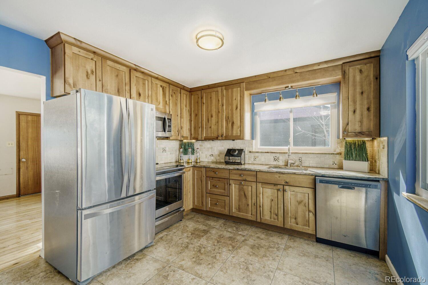 MLS Image #9 for 1827 s filbert court,denver, Colorado