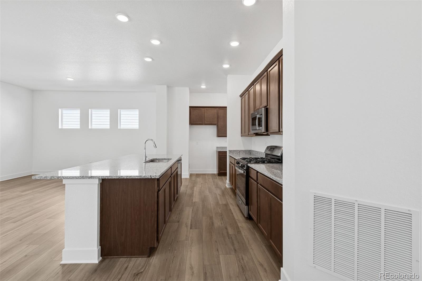 MLS Image #5 for 21234 e 62nd avenue,aurora, Colorado