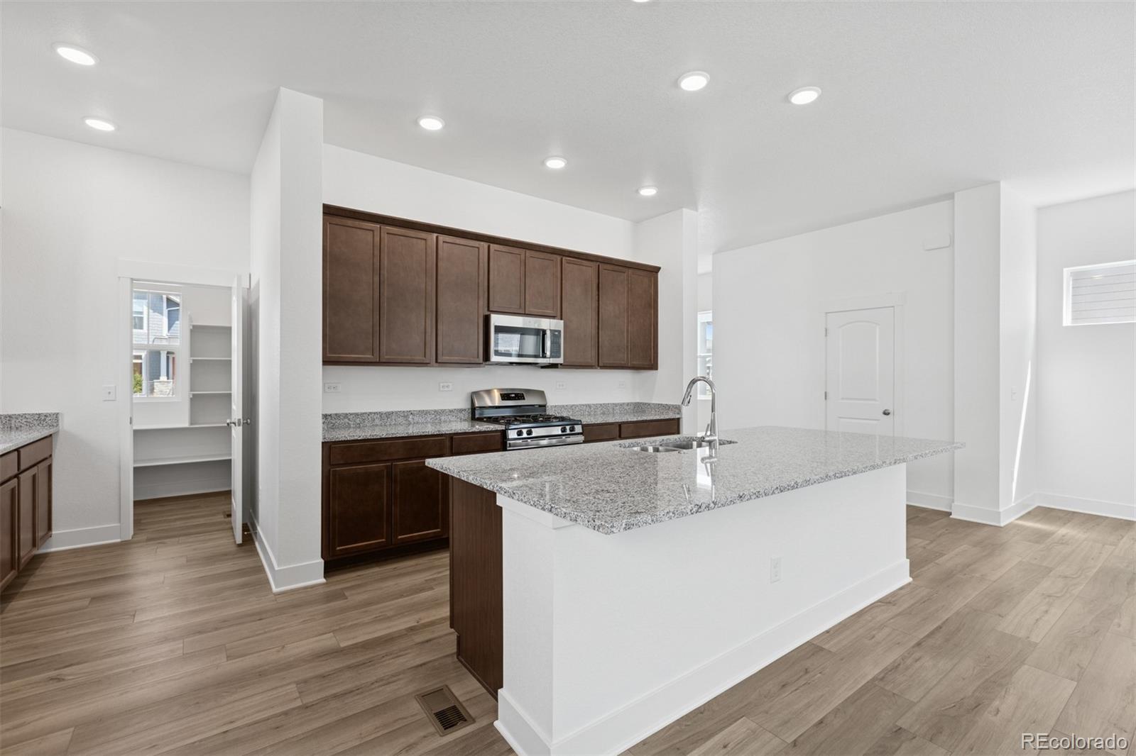 MLS Image #8 for 21234 e 62nd avenue,aurora, Colorado