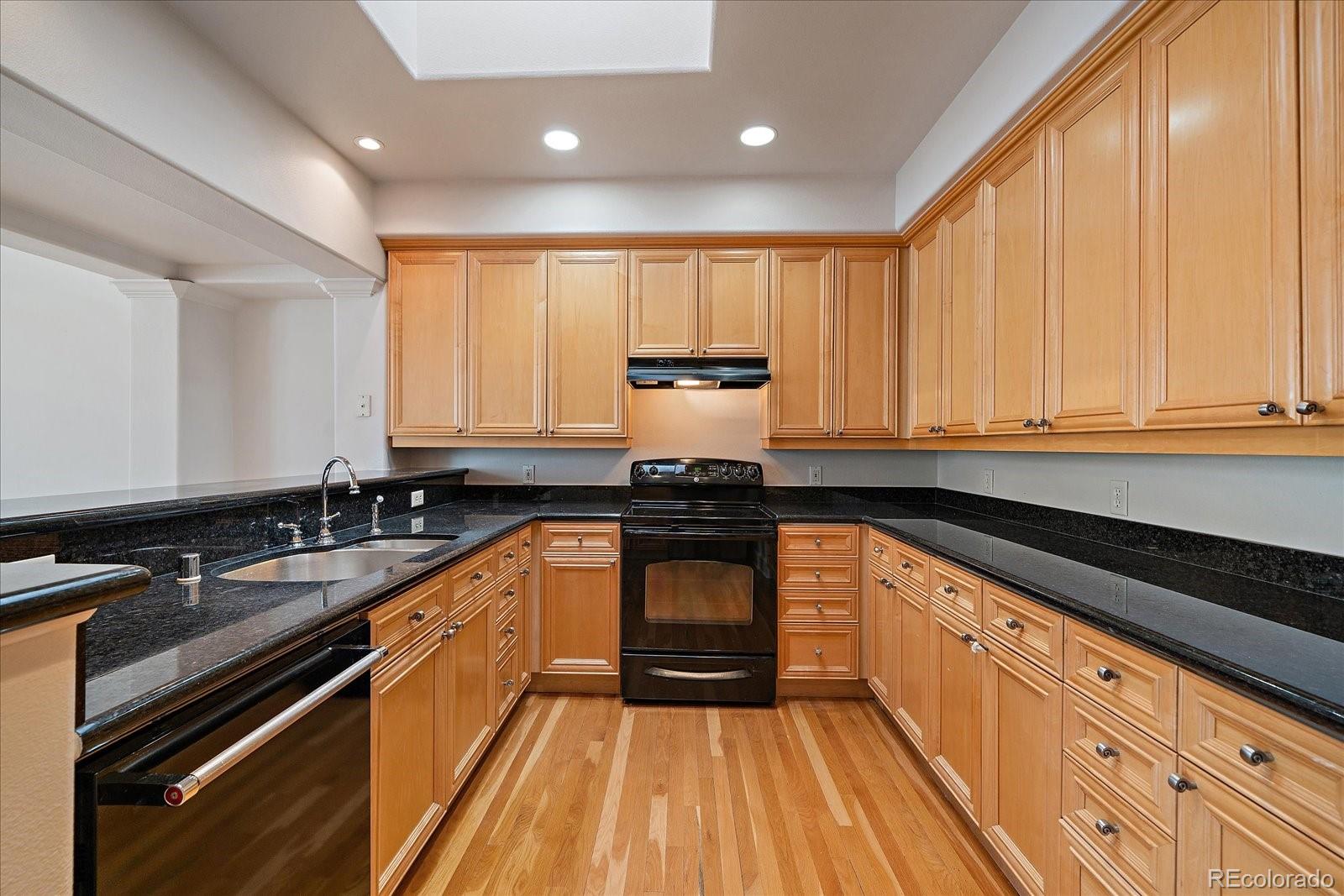 MLS Image #11 for 300  hudson street 302,denver, Colorado