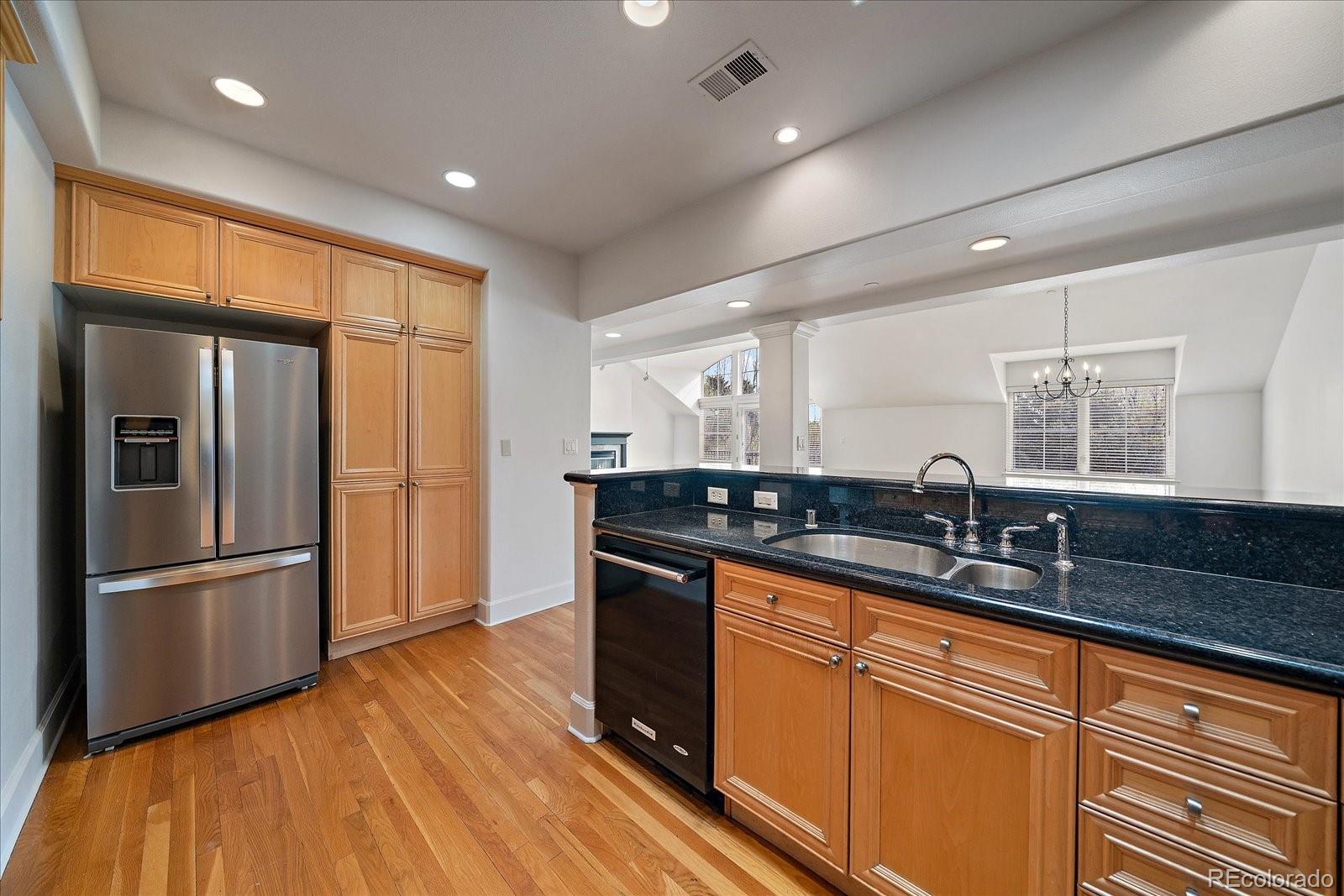MLS Image #12 for 300  hudson street 302,denver, Colorado