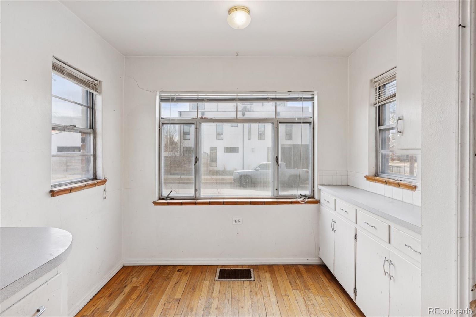 MLS Image #11 for 2490 s lincoln street,denver, Colorado