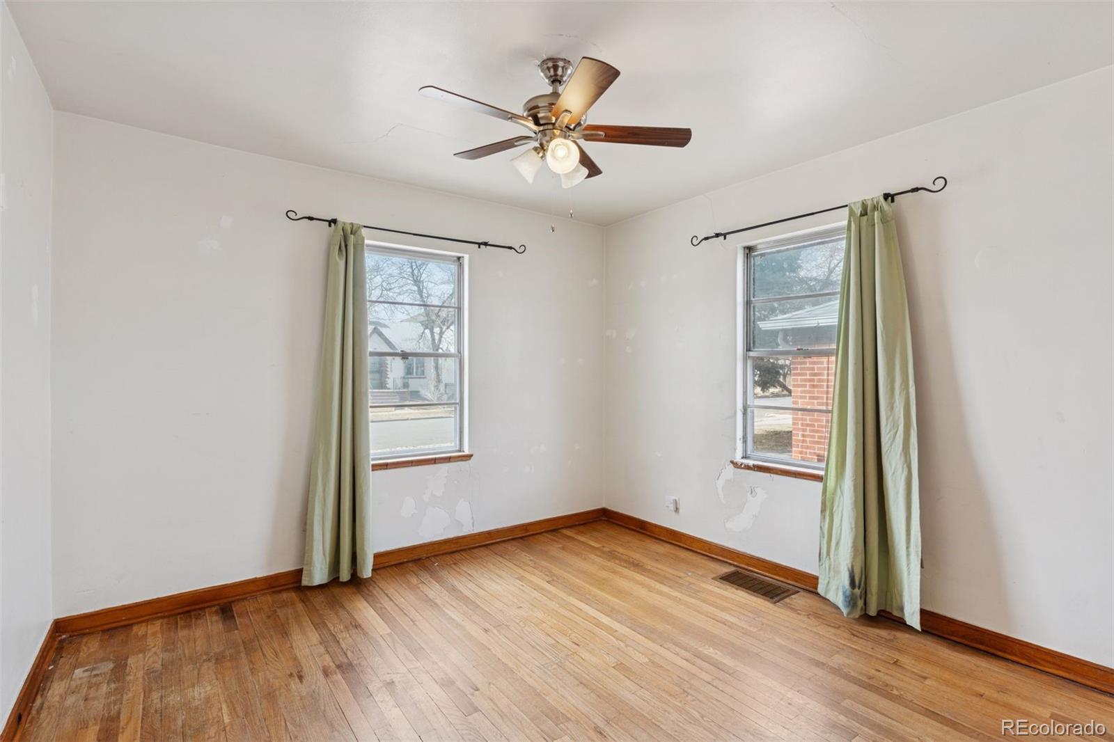 MLS Image #13 for 2490 s lincoln street,denver, Colorado