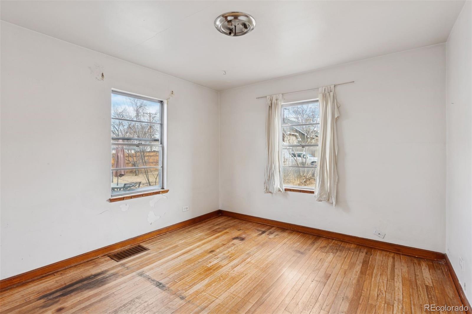 MLS Image #16 for 2490 s lincoln street,denver, Colorado