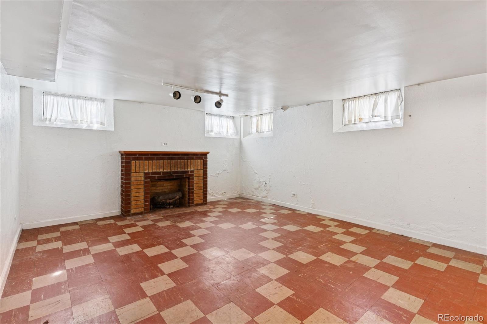 MLS Image #22 for 2490 s lincoln street,denver, Colorado