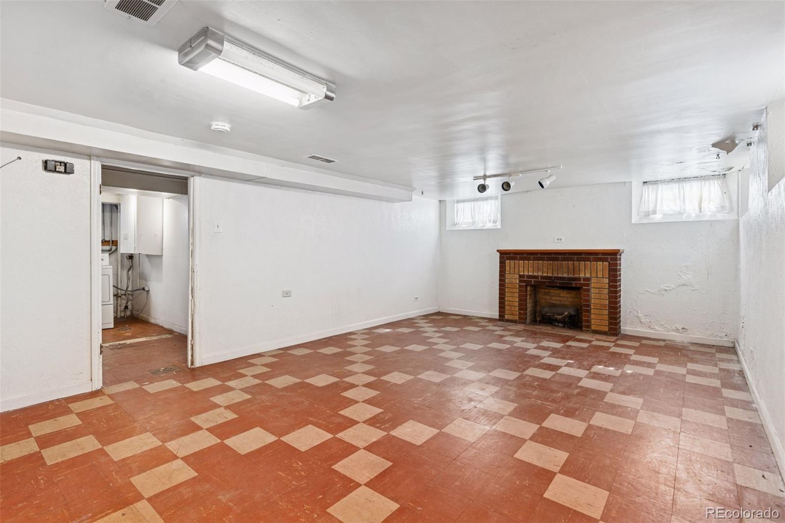 MLS Image #23 for 2490 s lincoln street,denver, Colorado