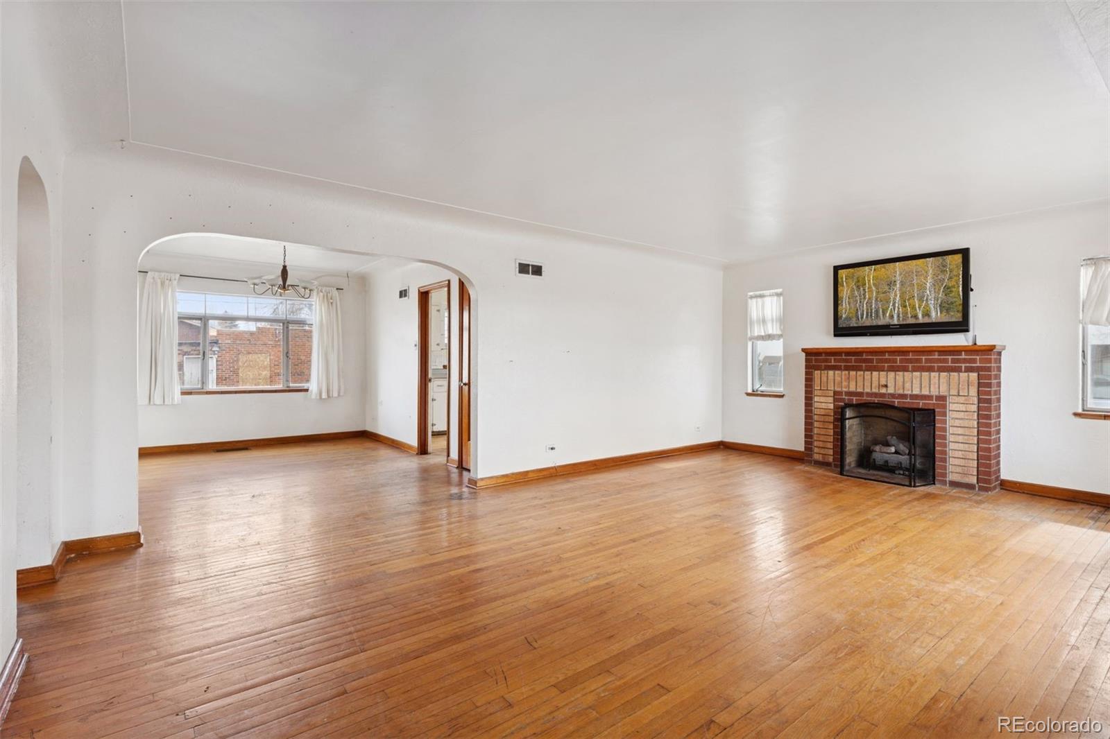 MLS Image #3 for 2490 s lincoln street,denver, Colorado