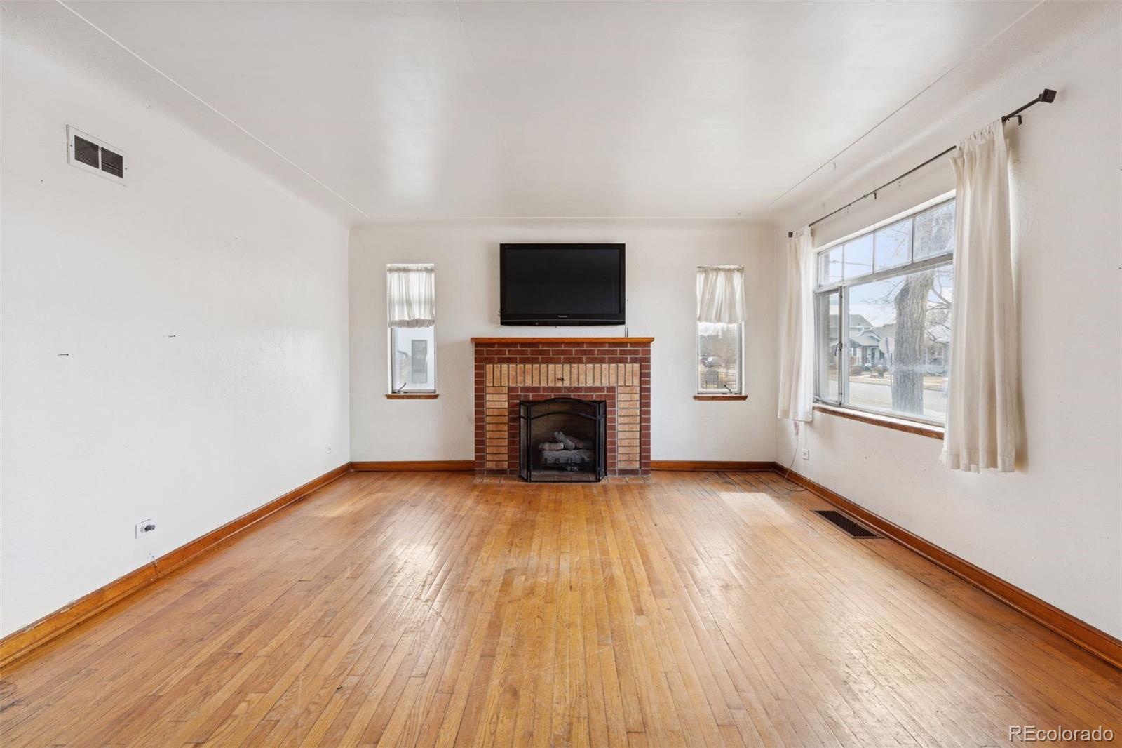 MLS Image #4 for 2490 s lincoln street,denver, Colorado