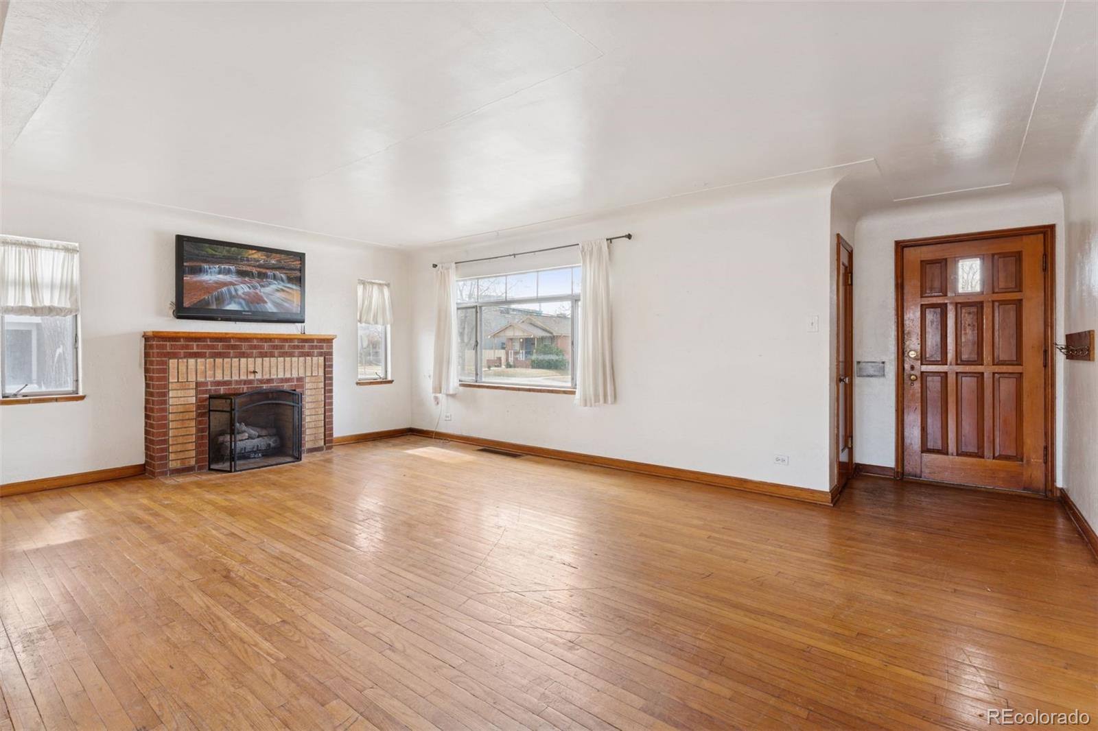 MLS Image #5 for 2490 s lincoln street,denver, Colorado