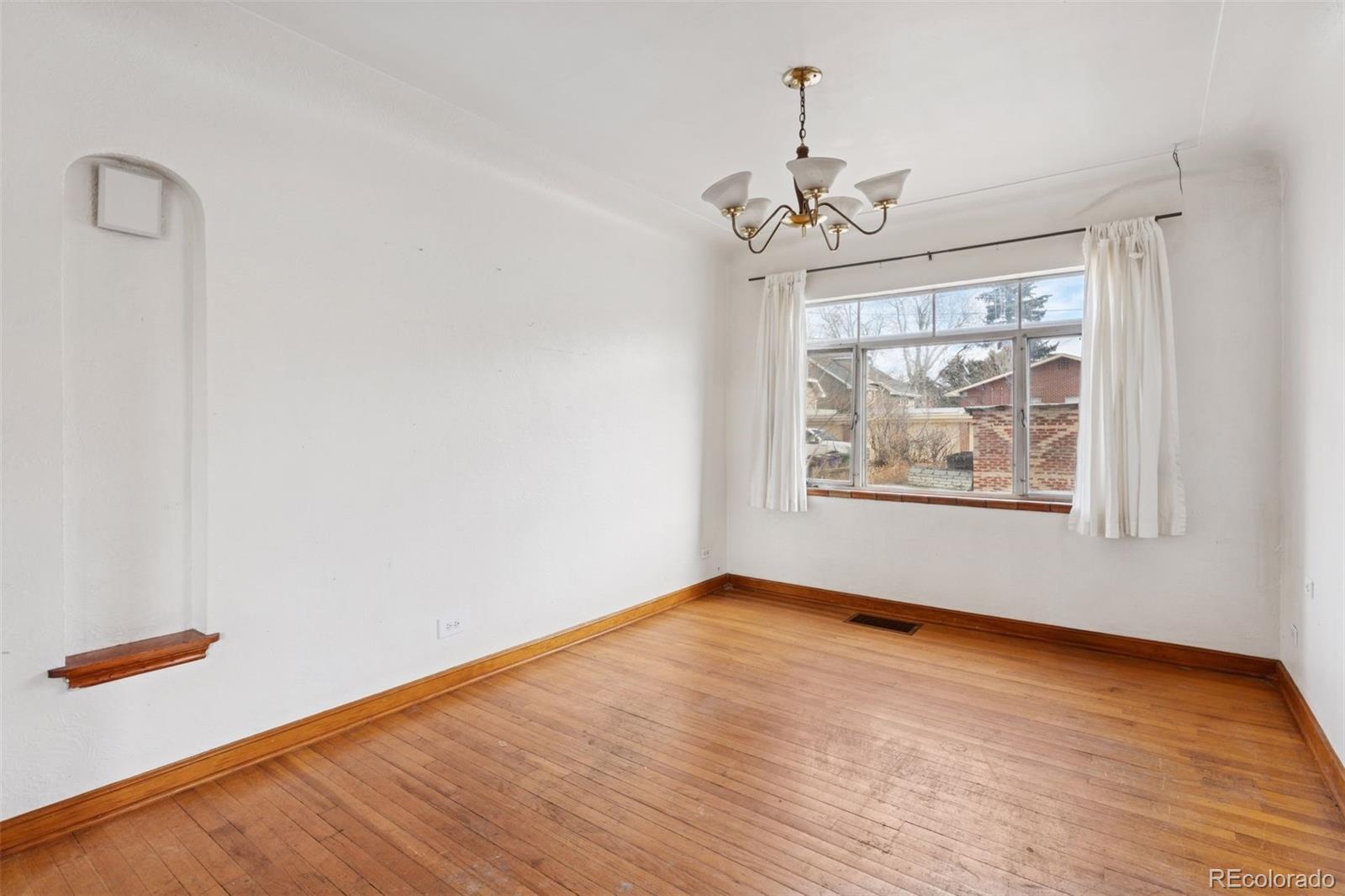 MLS Image #7 for 2490 s lincoln street,denver, Colorado