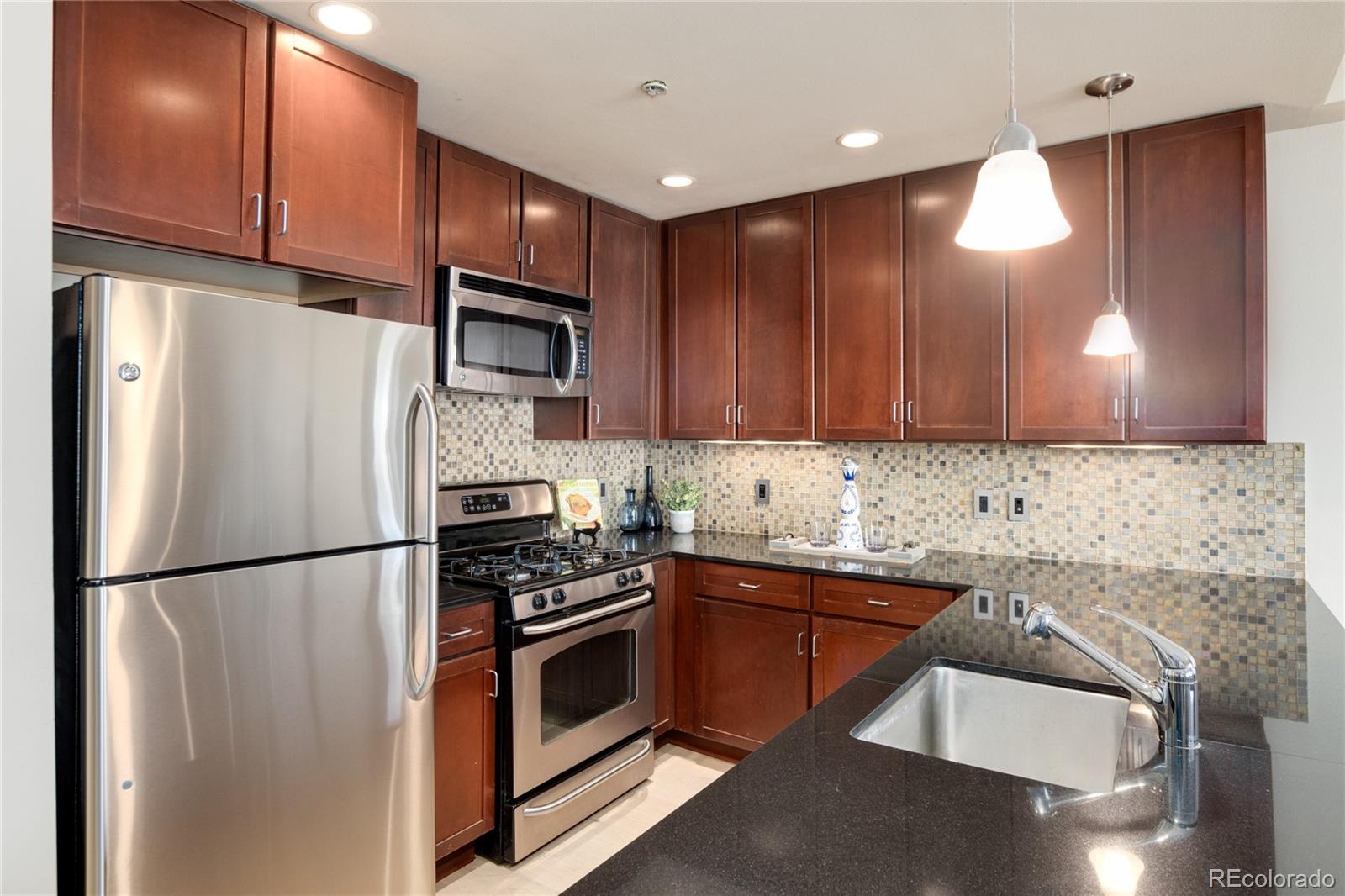 MLS Image #12 for 1975 n grant street 813,denver, Colorado