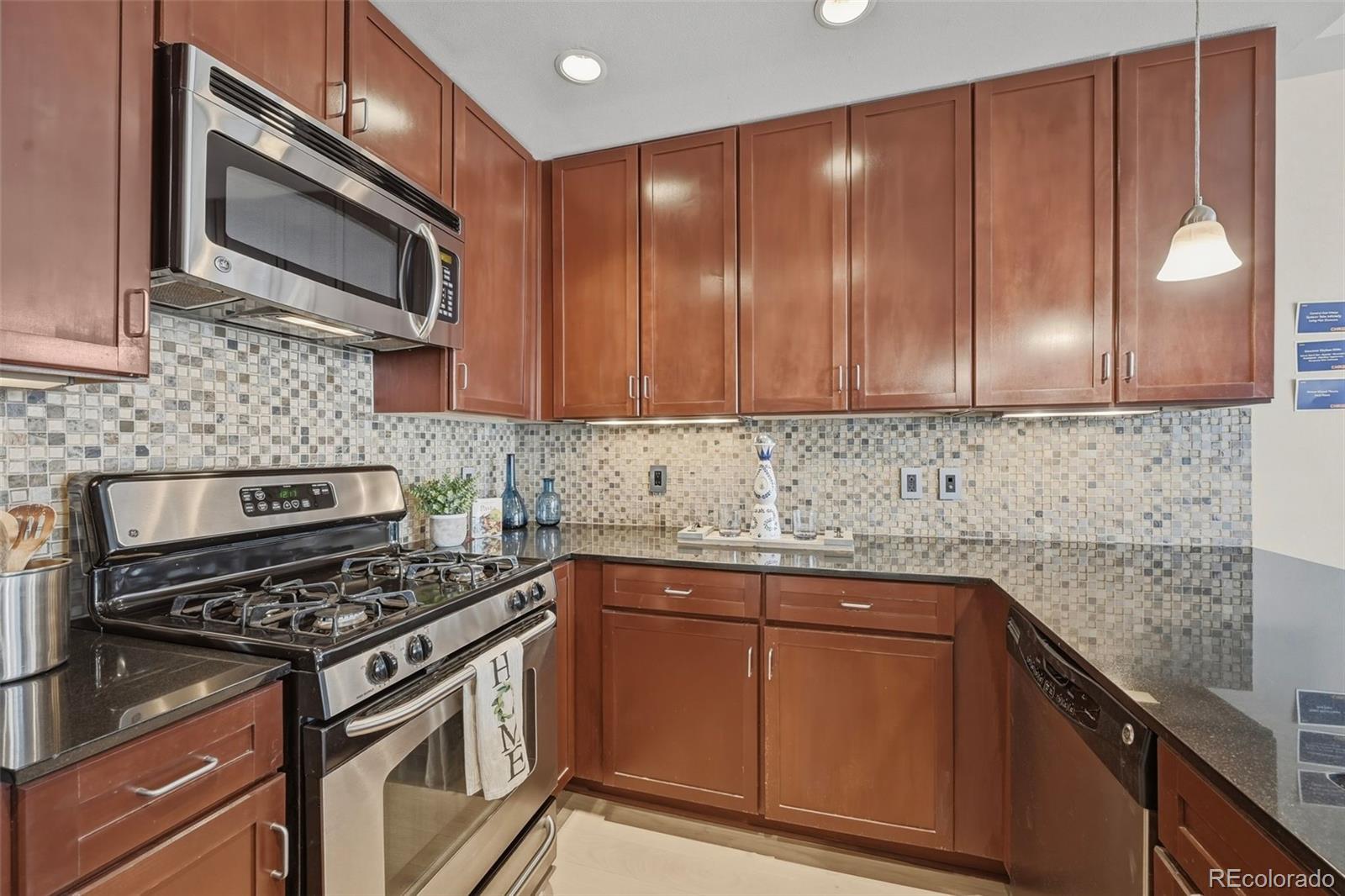 MLS Image #14 for 1975 n grant street 813,denver, Colorado