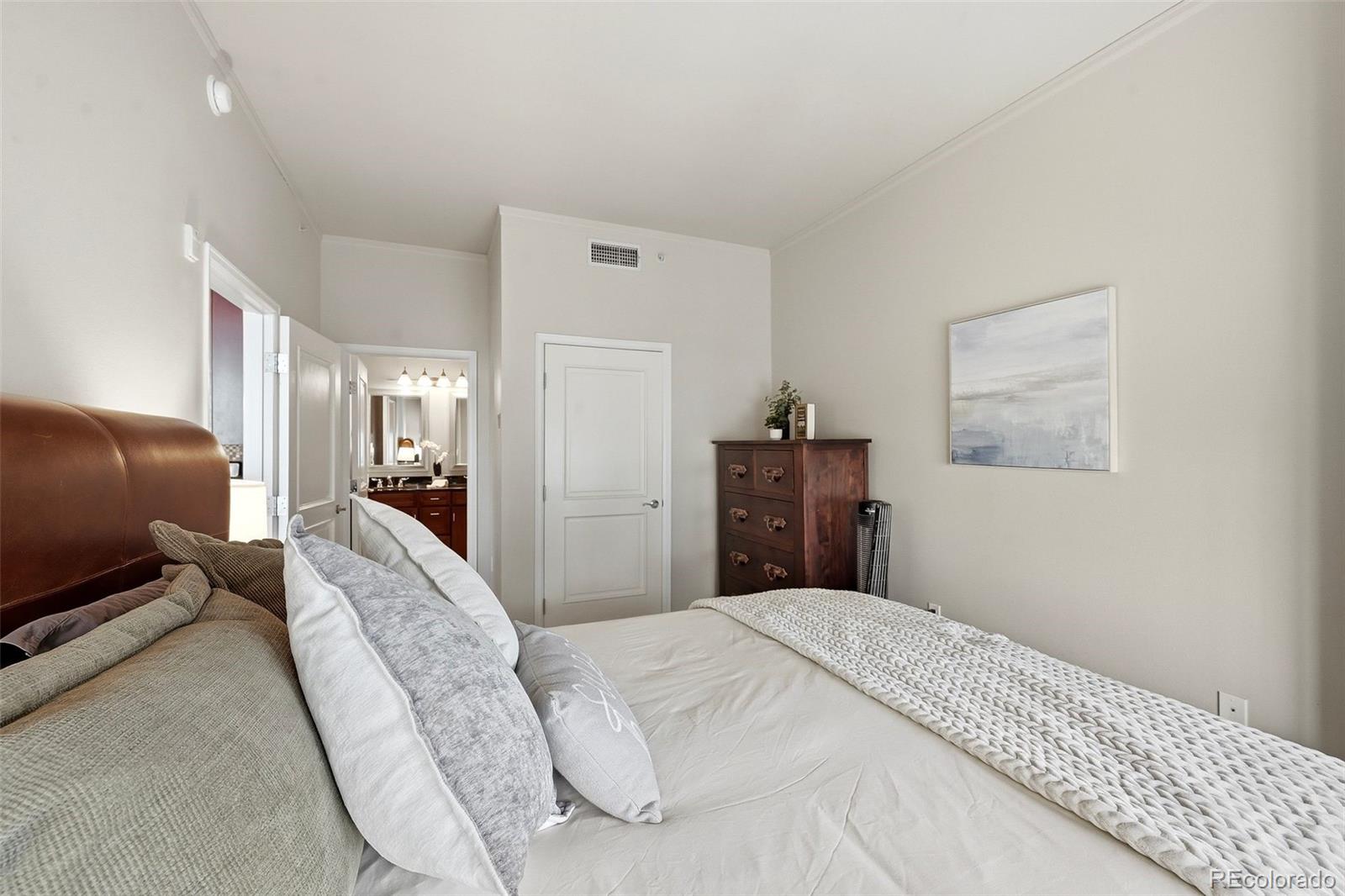 MLS Image #20 for 1975 n grant street 813,denver, Colorado