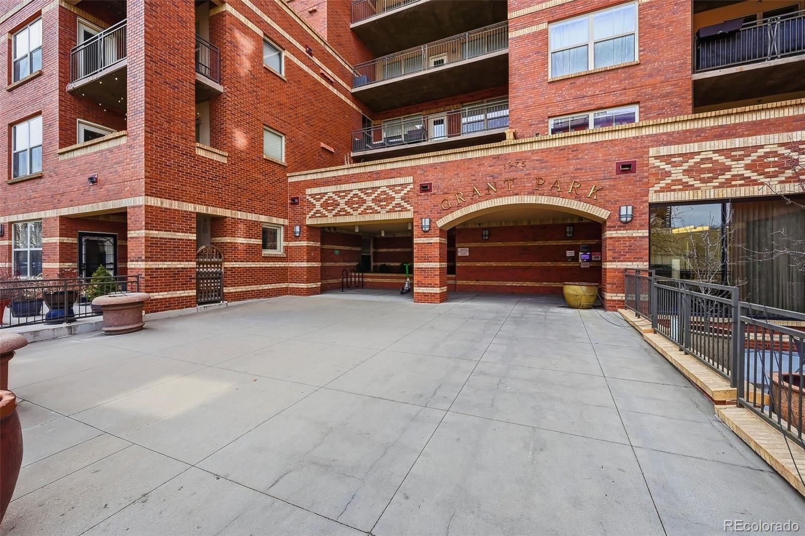 MLS Image #38 for 1975 n grant street 813,denver, Colorado