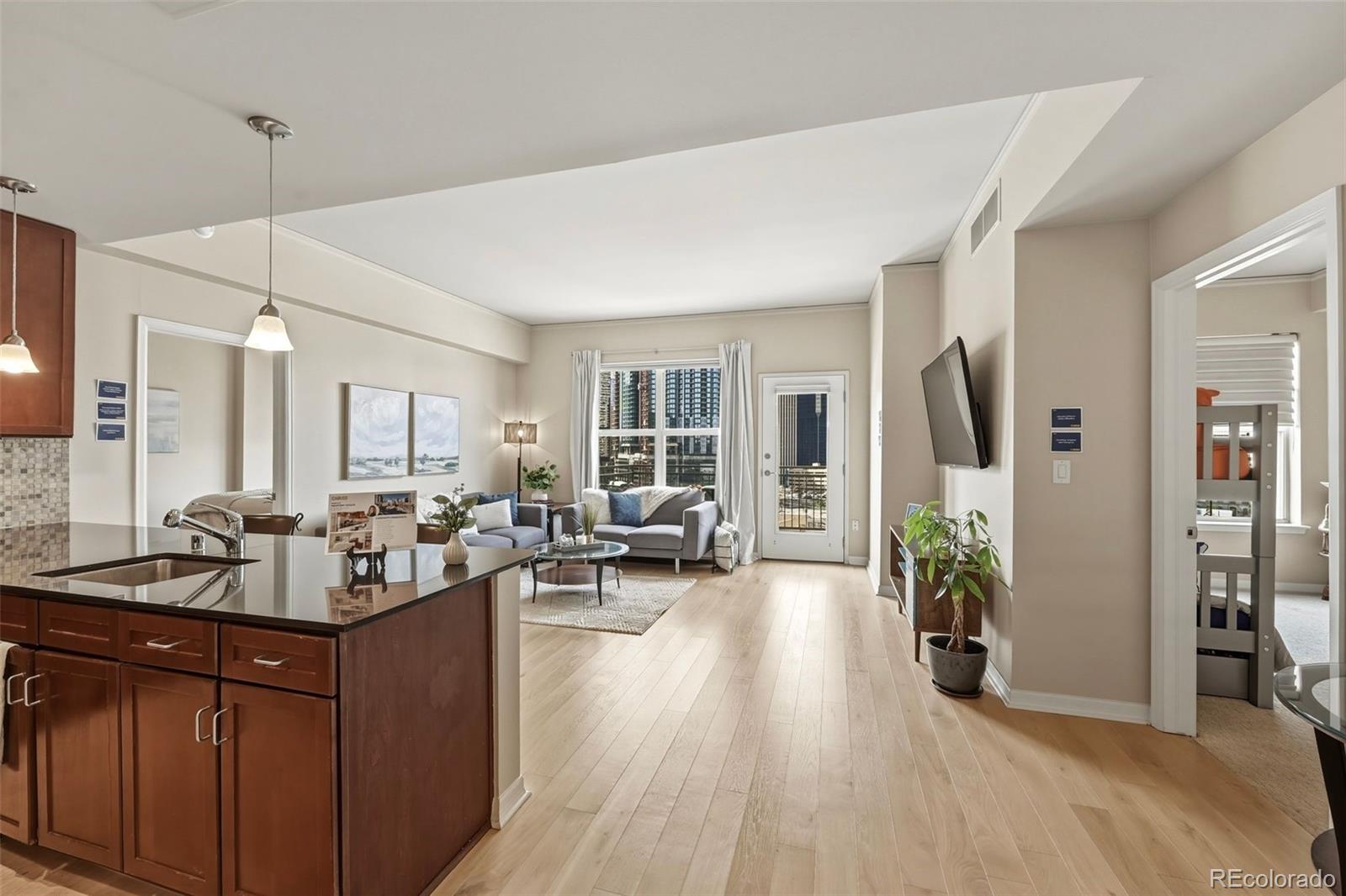 MLS Image #6 for 1975 n grant street 813,denver, Colorado