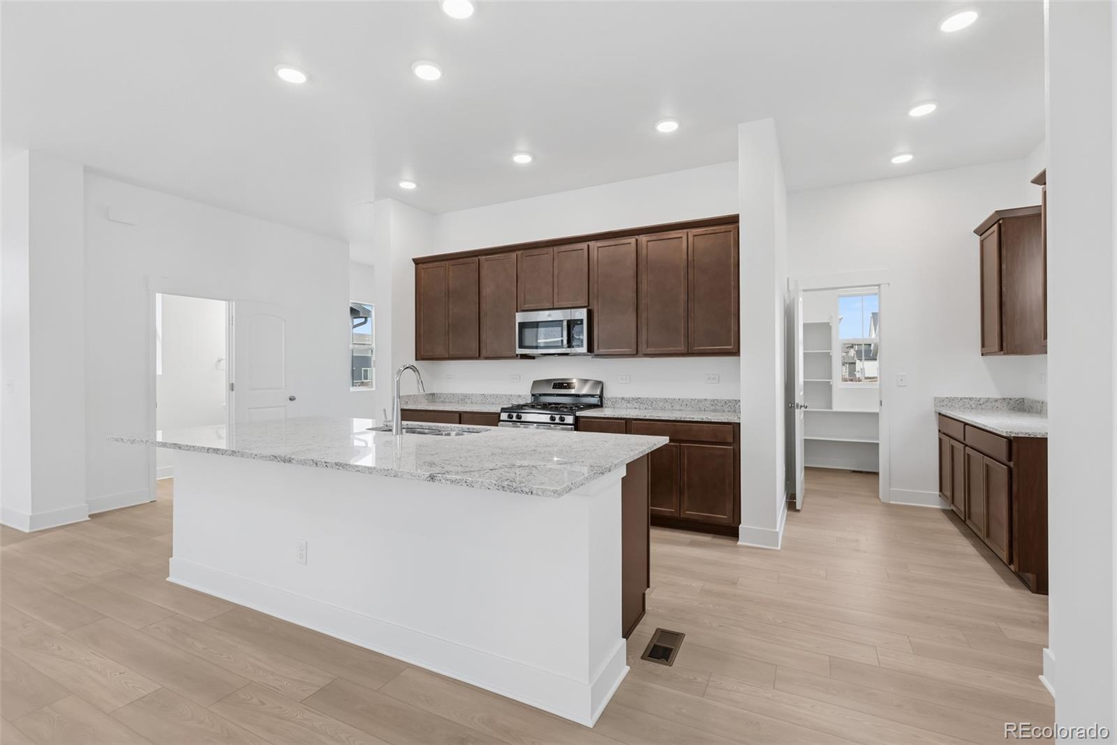 MLS Image #10 for 21276 e 62nd avenue,aurora, Colorado