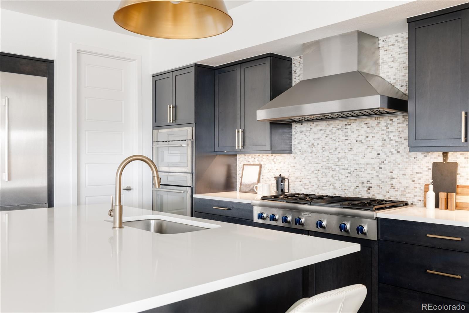 MLS Image #4 for 9747 e 61st avenue,denver, Colorado