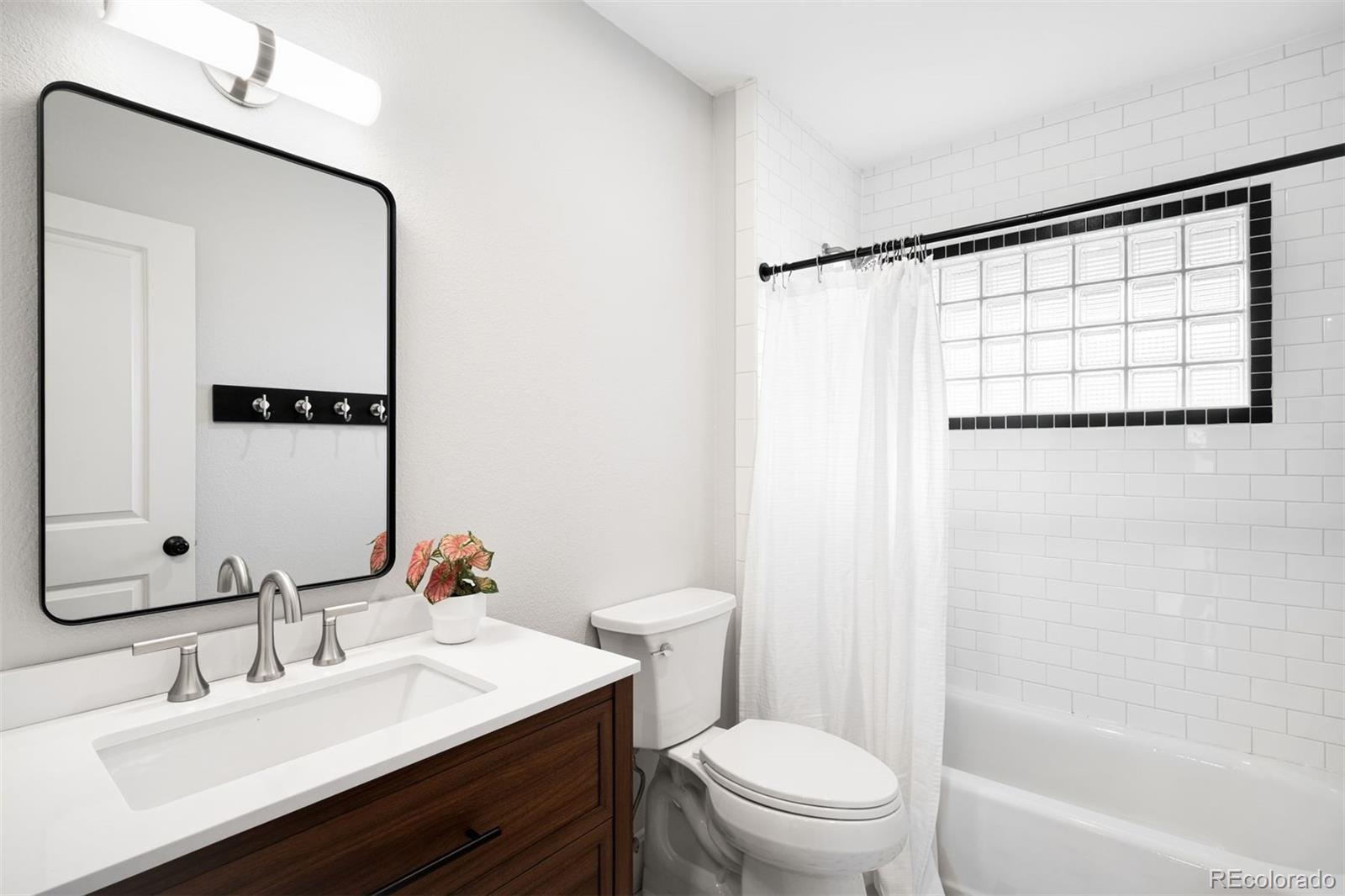 MLS Image #33 for 1463 s york street,denver, Colorado