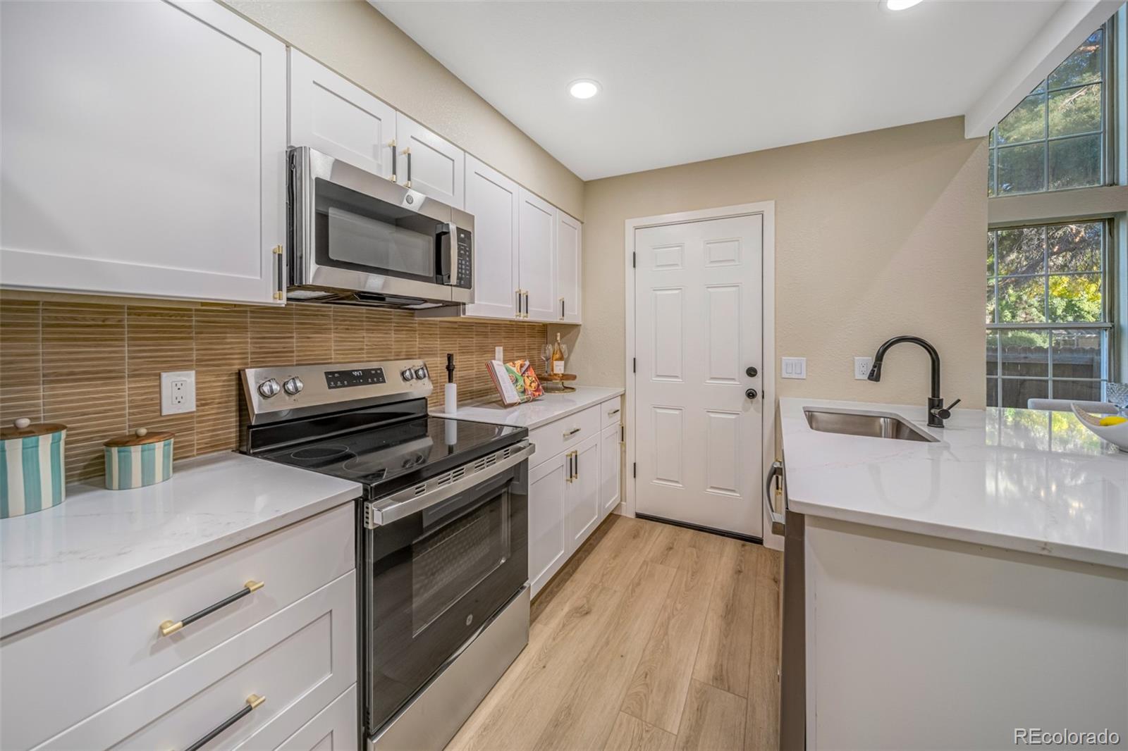 MLS Image #5 for 8346 w 87th drive d,arvada, Colorado