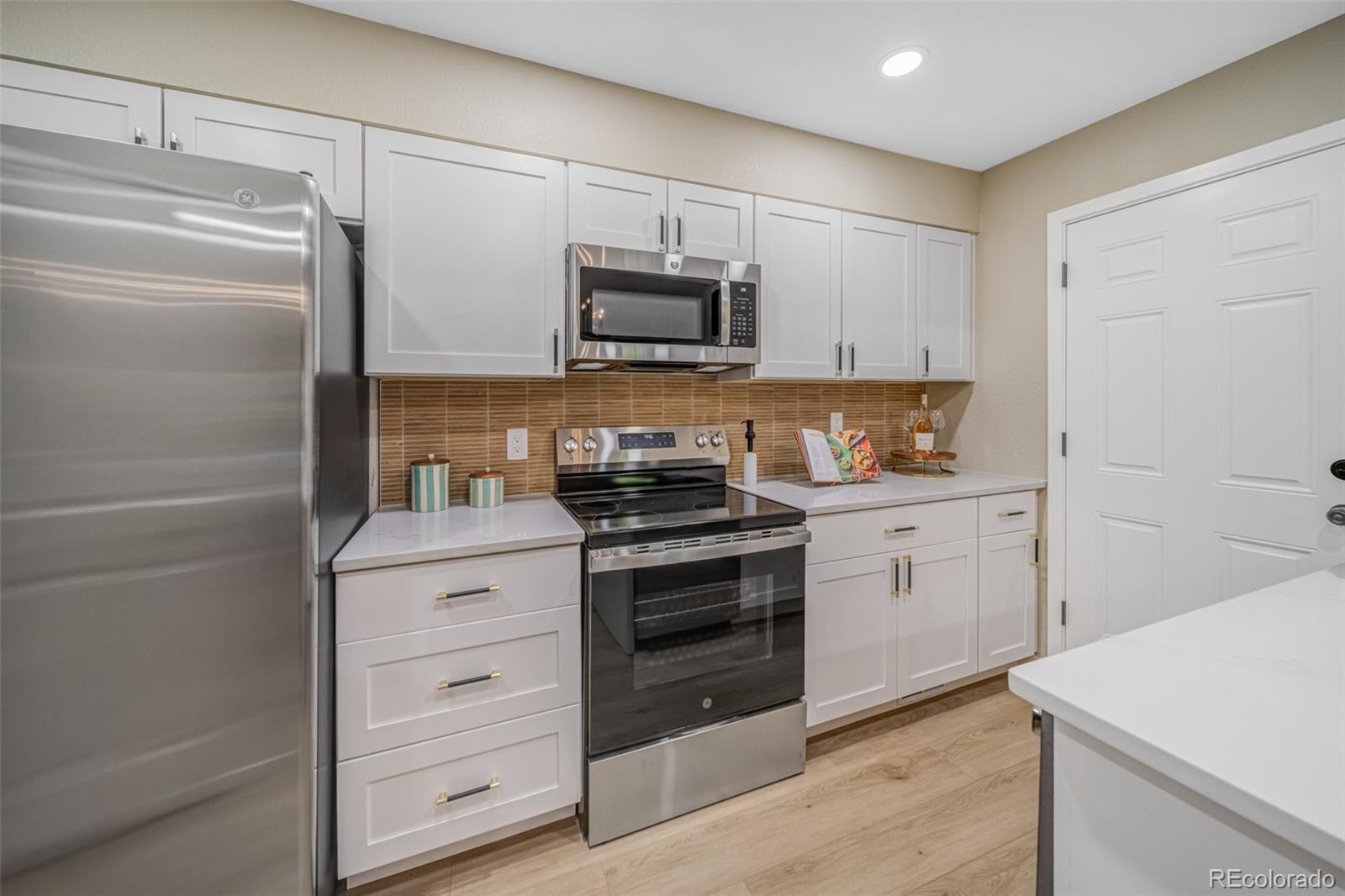 MLS Image #6 for 8346 w 87th drive d,arvada, Colorado