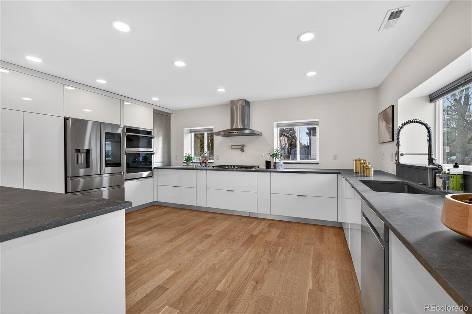 MLS Image #10 for 765  kearney street,denver, Colorado