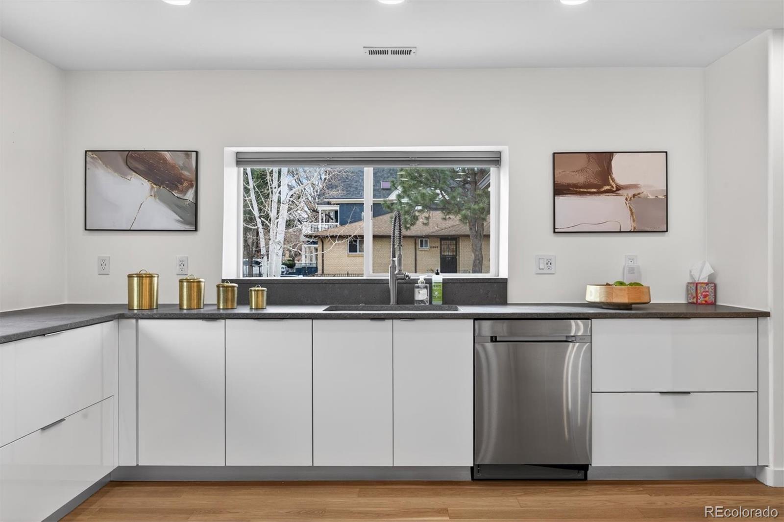 MLS Image #14 for 765  kearney street,denver, Colorado