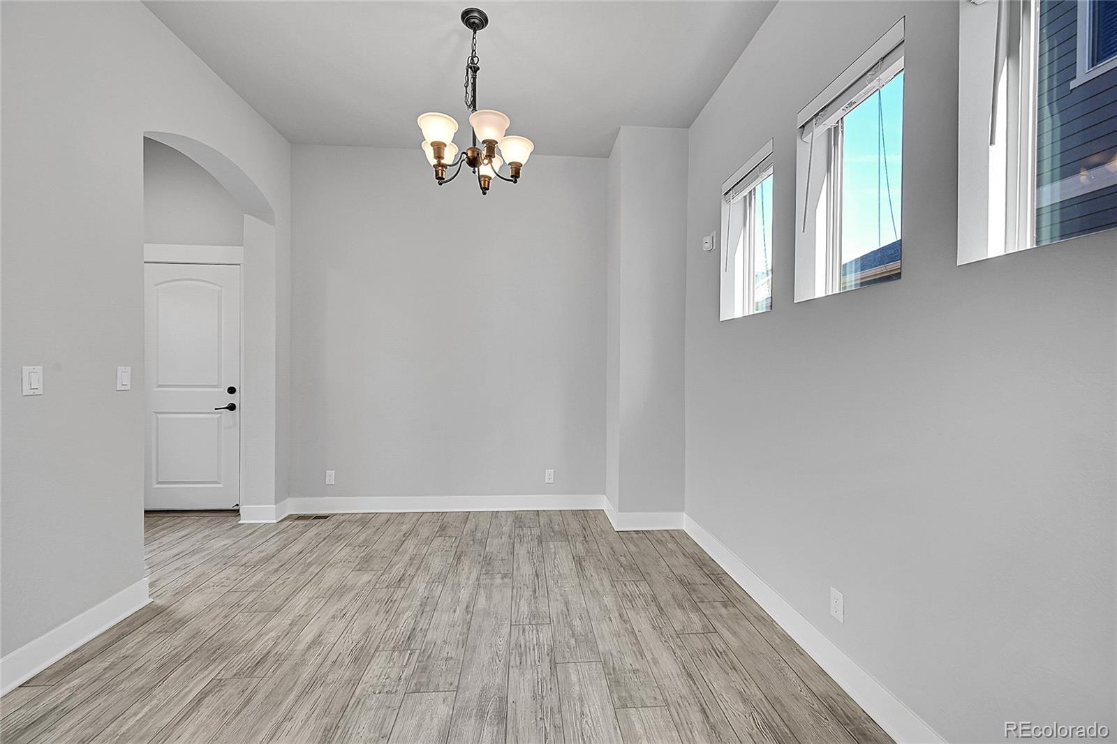 MLS Image #11 for 10539 e 25th drive,aurora, Colorado