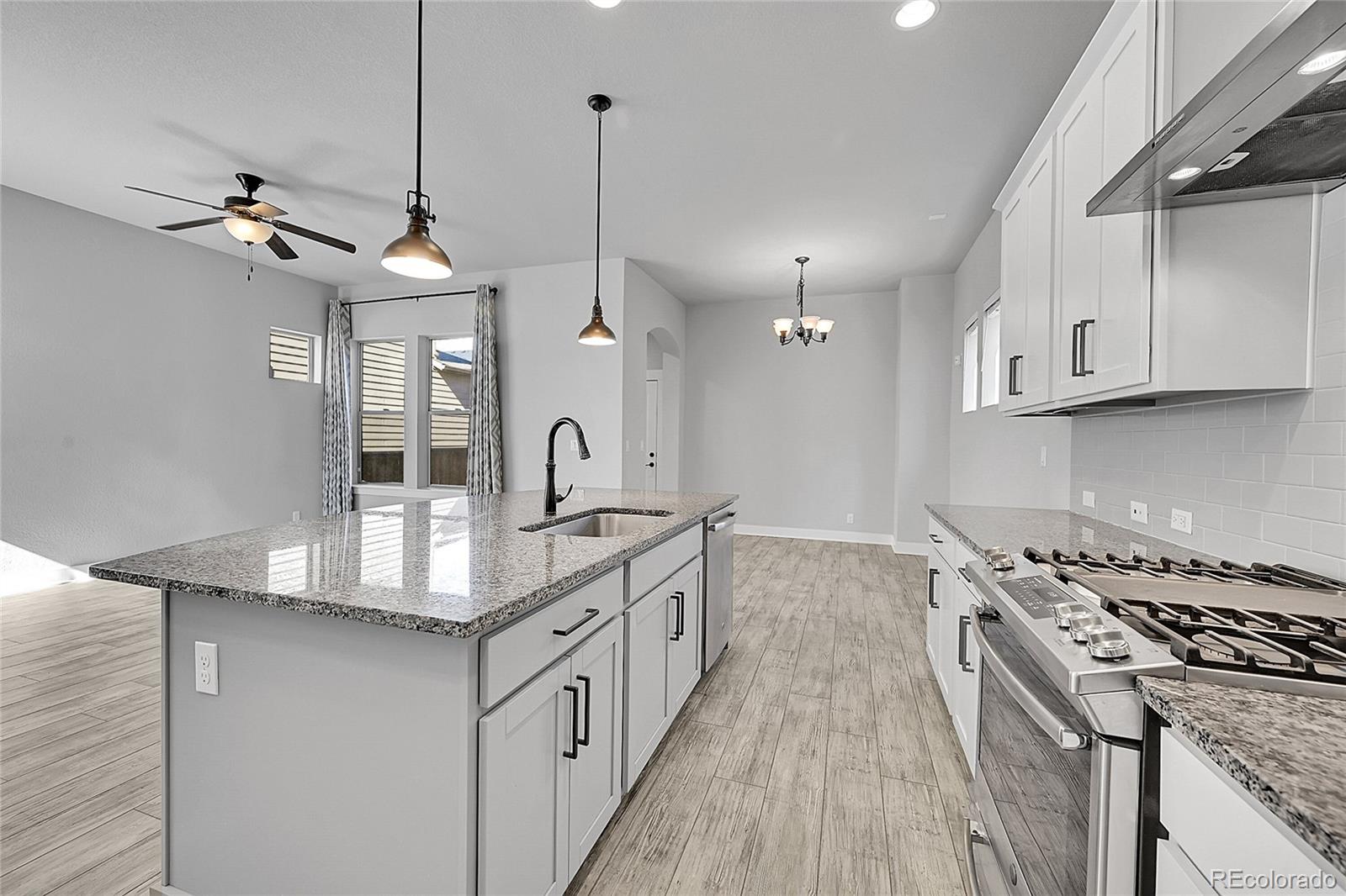 MLS Image #7 for 10539 e 25th drive,aurora, Colorado