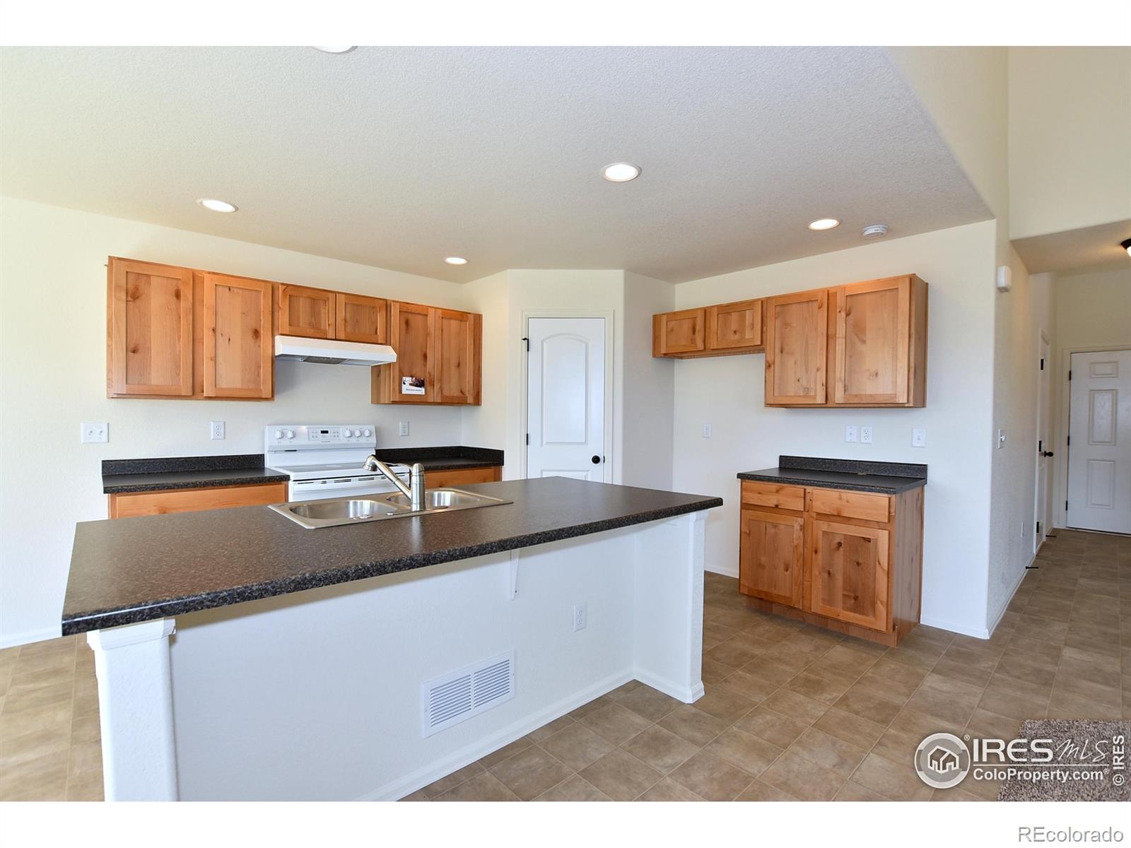 MLS Image #13 for 4845  grapevine way,johnstown, Colorado