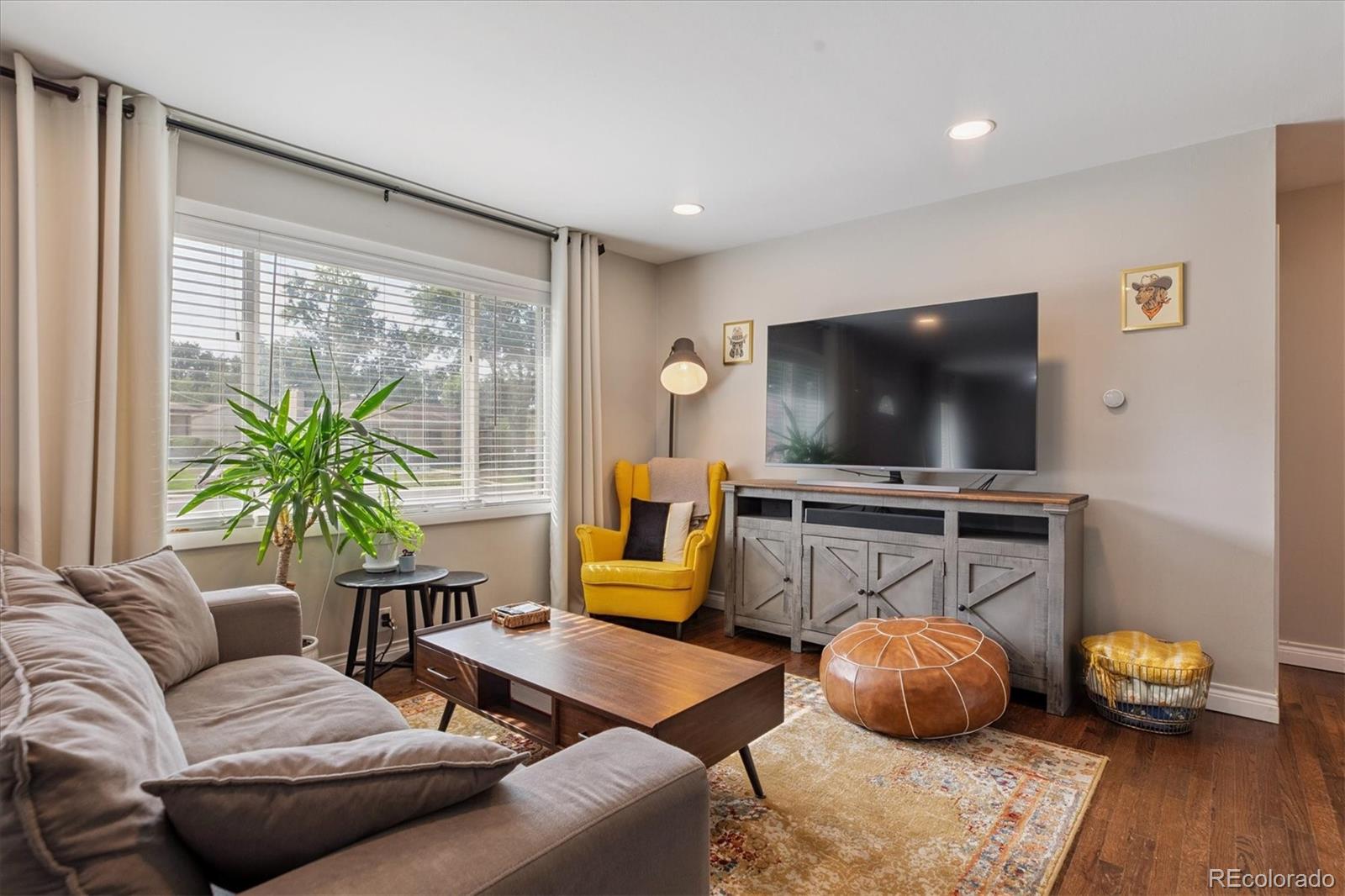 MLS Image #4 for 2562 s quitman street,denver, Colorado