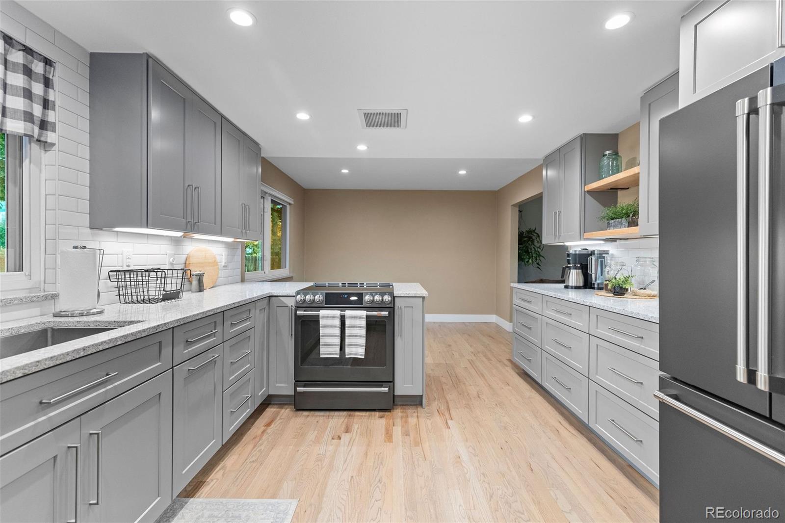 MLS Image #10 for 3157 s xenia street,denver, Colorado