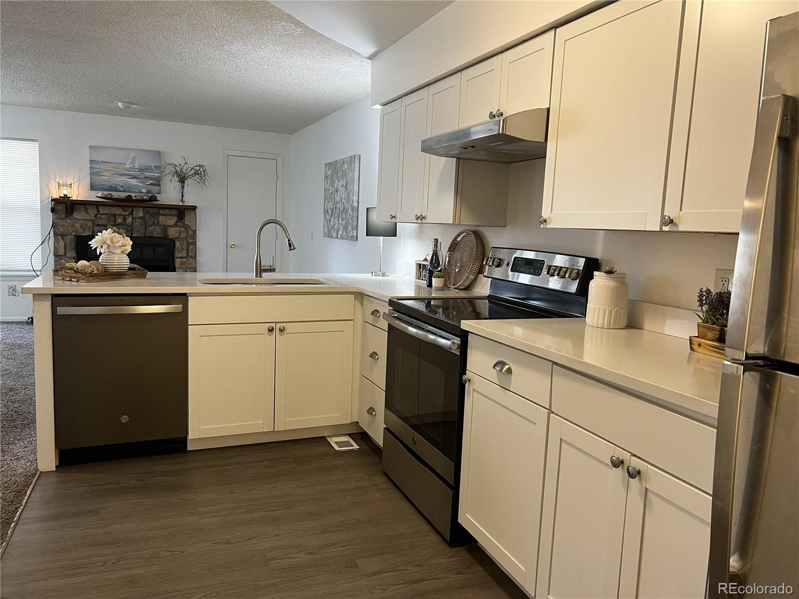 MLS Image #2 for 922 s dearborn way 5,aurora, Colorado